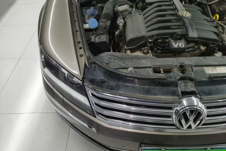 Used Volkswagen Phaeton 2014 3.0L Business Model Engine Bay Right