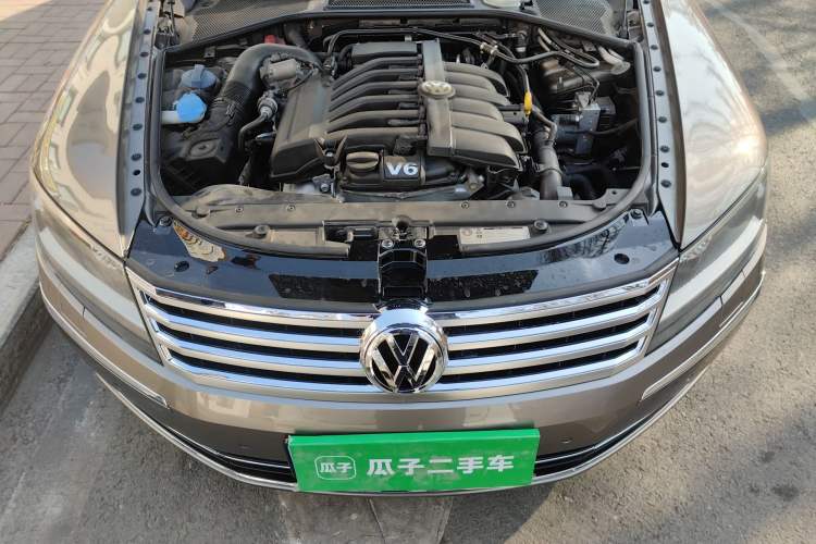Used Volkswagen Phaeton 2014 3.0L Executive Model Engine Bay