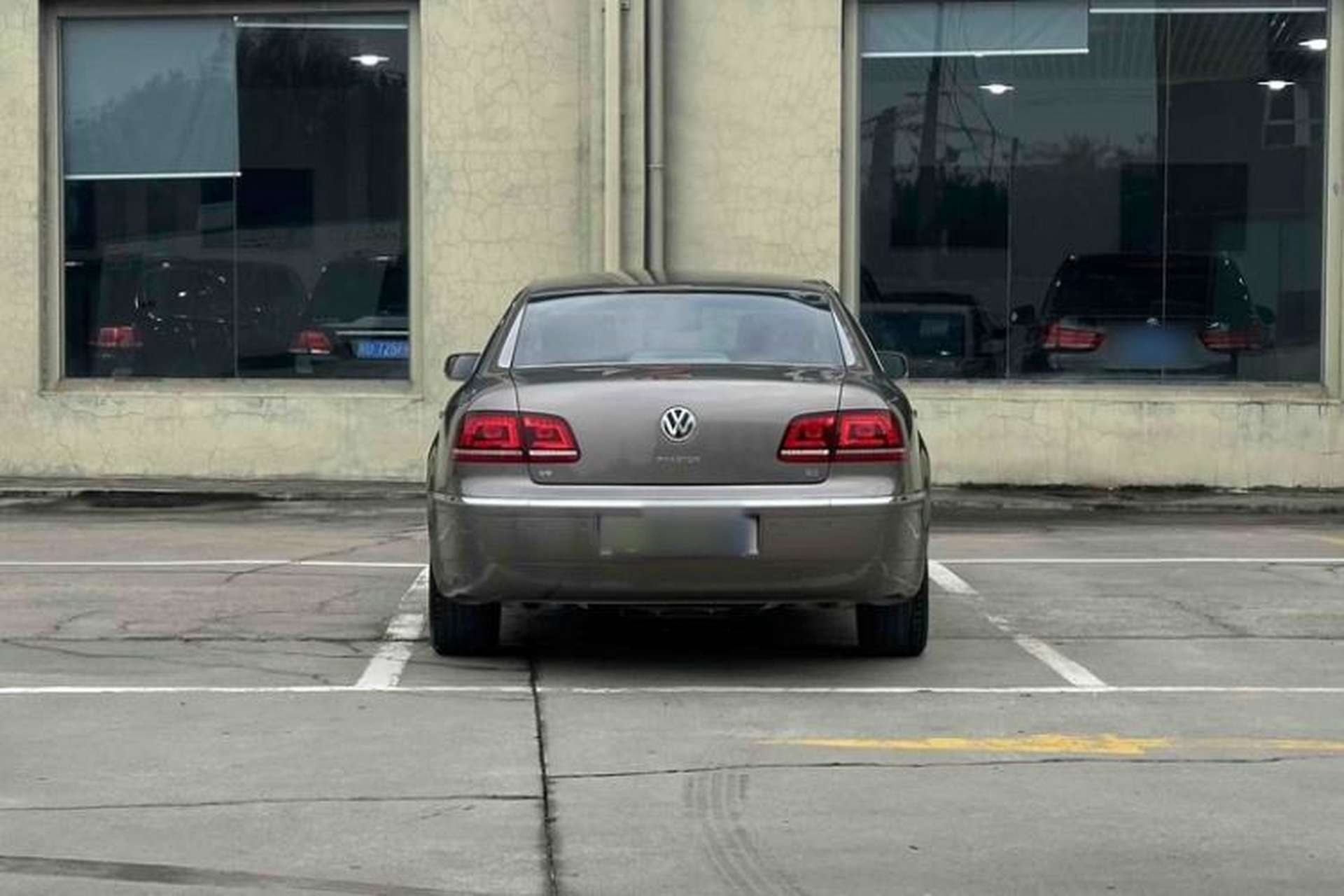 Used Volkswagen Phaeton 2014 3.0L Business Model Exterior 5