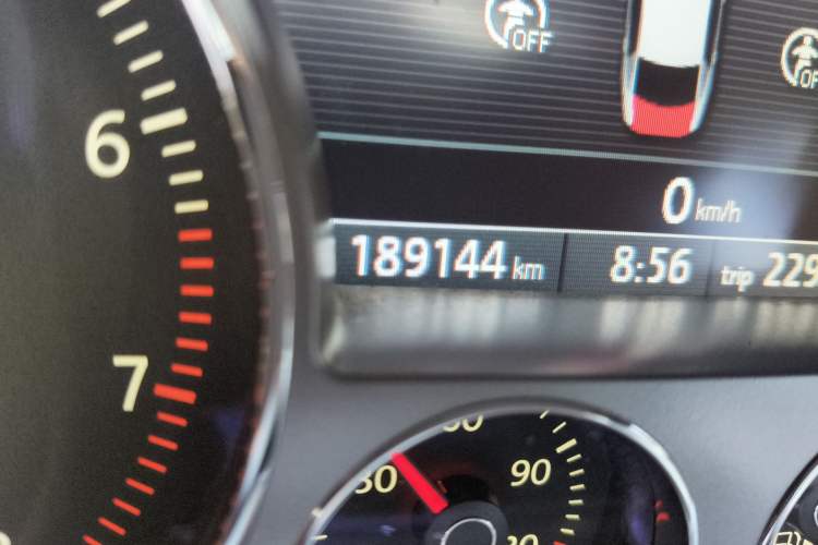 Used Volkswagen Phaeton 2014 3.0L Business Model Odometer Close Up