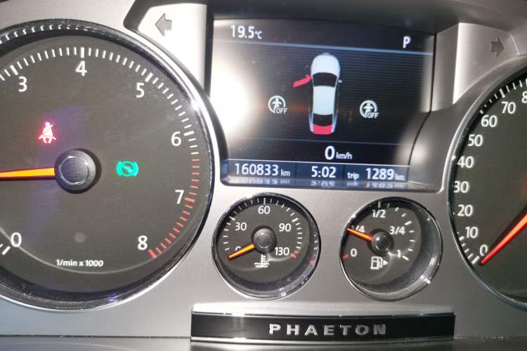 Used Volkswagen Phaeton 2014 3.0L Business Model Odometer Close Up