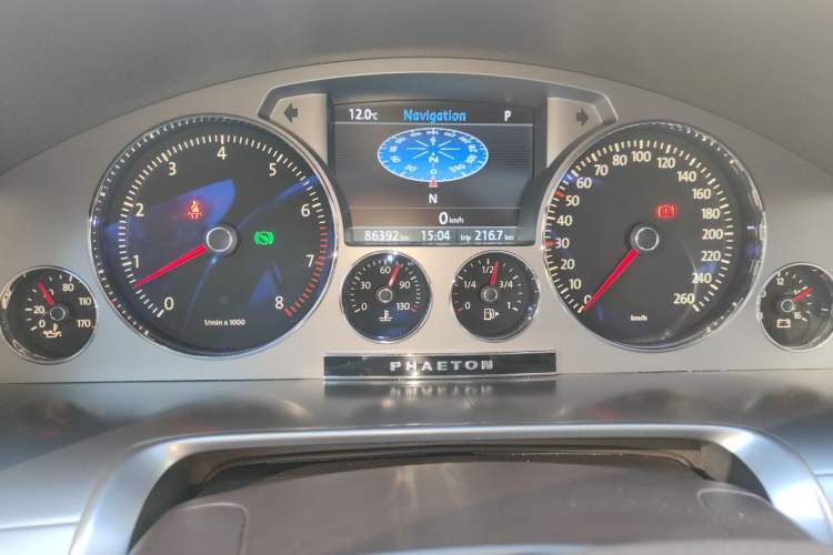 Used Volkswagen Phaeton 2014 3.0L Executive Model Odometer Close Up