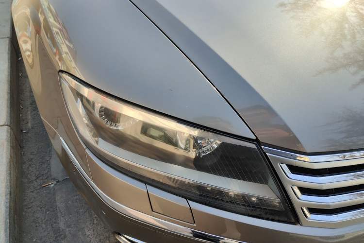 Used Volkswagen Phaeton 2014 3.0L Executive Model Right Front Headlight