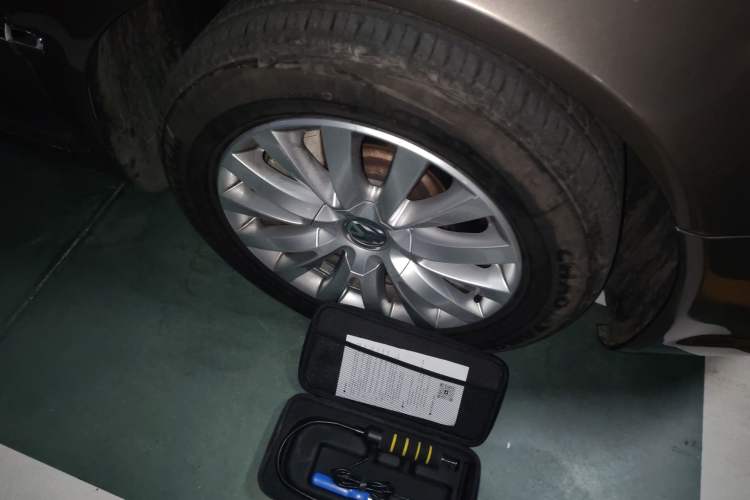 Used Volkswagen Phaeton 2014 3.0L Business Model Right Front Wheel Hub