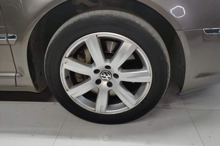 Used Volkswagen Phaeton 2014 3.0L Business Model Right Front Wheel Hub