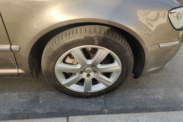 Used Volkswagen Phaeton 2014 3.0L Executive Model Right Front Wheel Hub