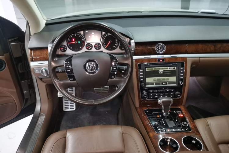 Used Volkswagen Phaeton 2014 3.0L Business Model Steering Wheel