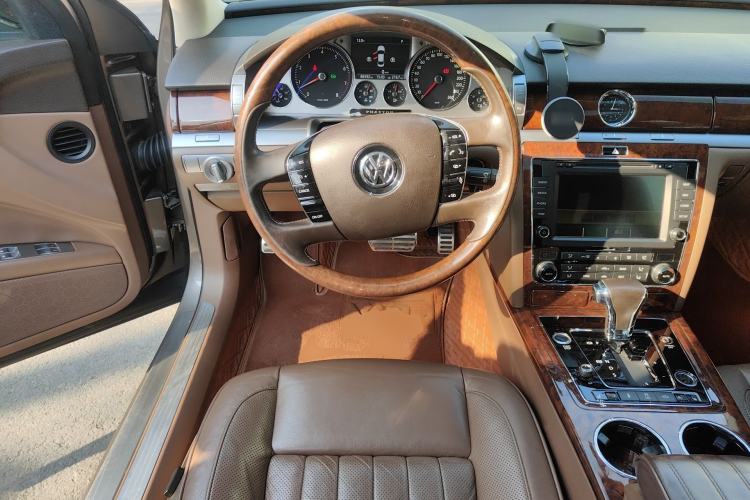 Used Volkswagen Phaeton 2014 3.0L Executive Model Steering Wheel