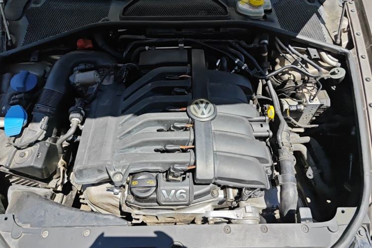 Used Volkswagen Phaeton 2014 3.0L Business Model Engine Bay
