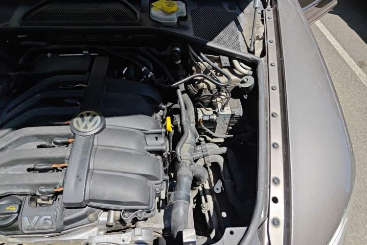 Used Volkswagen Phaeton 2014 3.0L Business Model Engine Bay Left