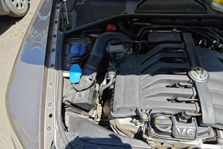 Used Volkswagen Phaeton 2014 3.0L Business Model Engine Bay Right