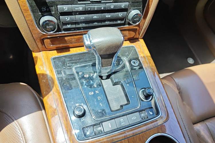 Used Volkswagen Phaeton 2014 3.0L Business Model Gear Lever