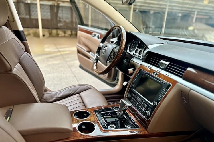 Used Volkswagen Phaeton 2014 3.0L Executive Model Interior 7