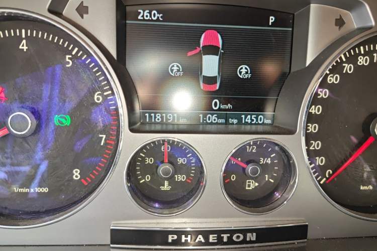 Used Volkswagen Phaeton 2014 3.0L Business Model Odometer Close Up