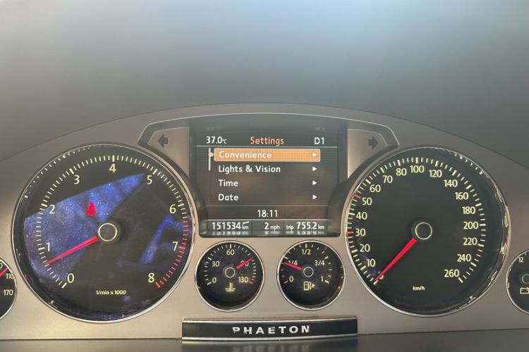 Used Volkswagen Phaeton 2014 3.0L Executive Model Odometer Close Up