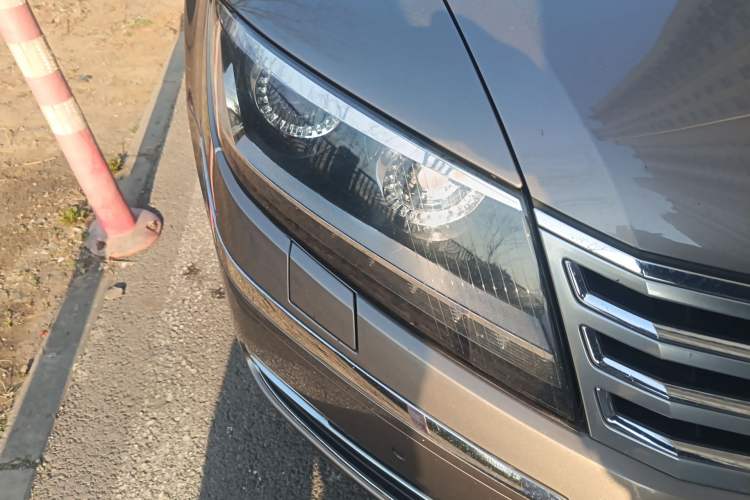 Used Volkswagen Phaeton 2014 3.0L Business Model Right Front Headlight