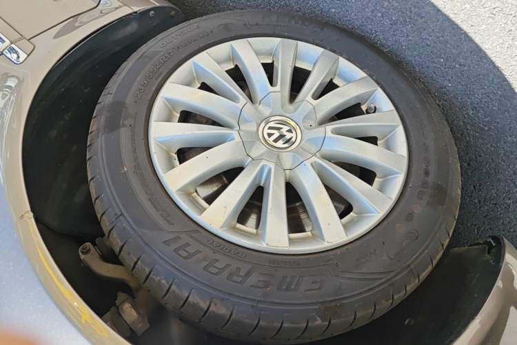 Used Volkswagen Phaeton 2014 3.0L Business Model Right Front Wheel Hub