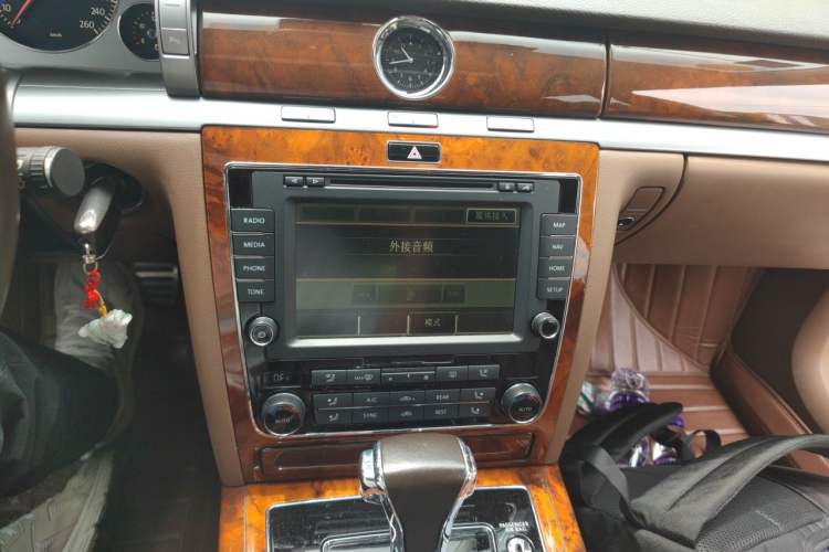 Used Volkswagen Phaeton 2014 3.0L Business Model Audio And AC Panel