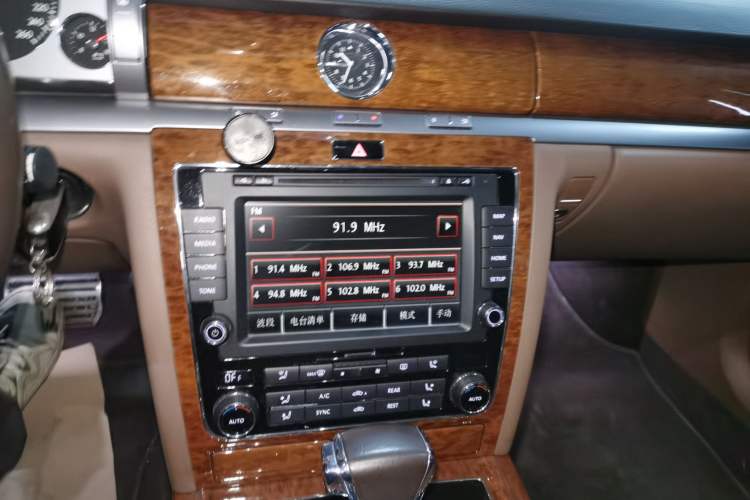Used Volkswagen Phaeton 2014 3.0L Business Model Audio And AC Panel