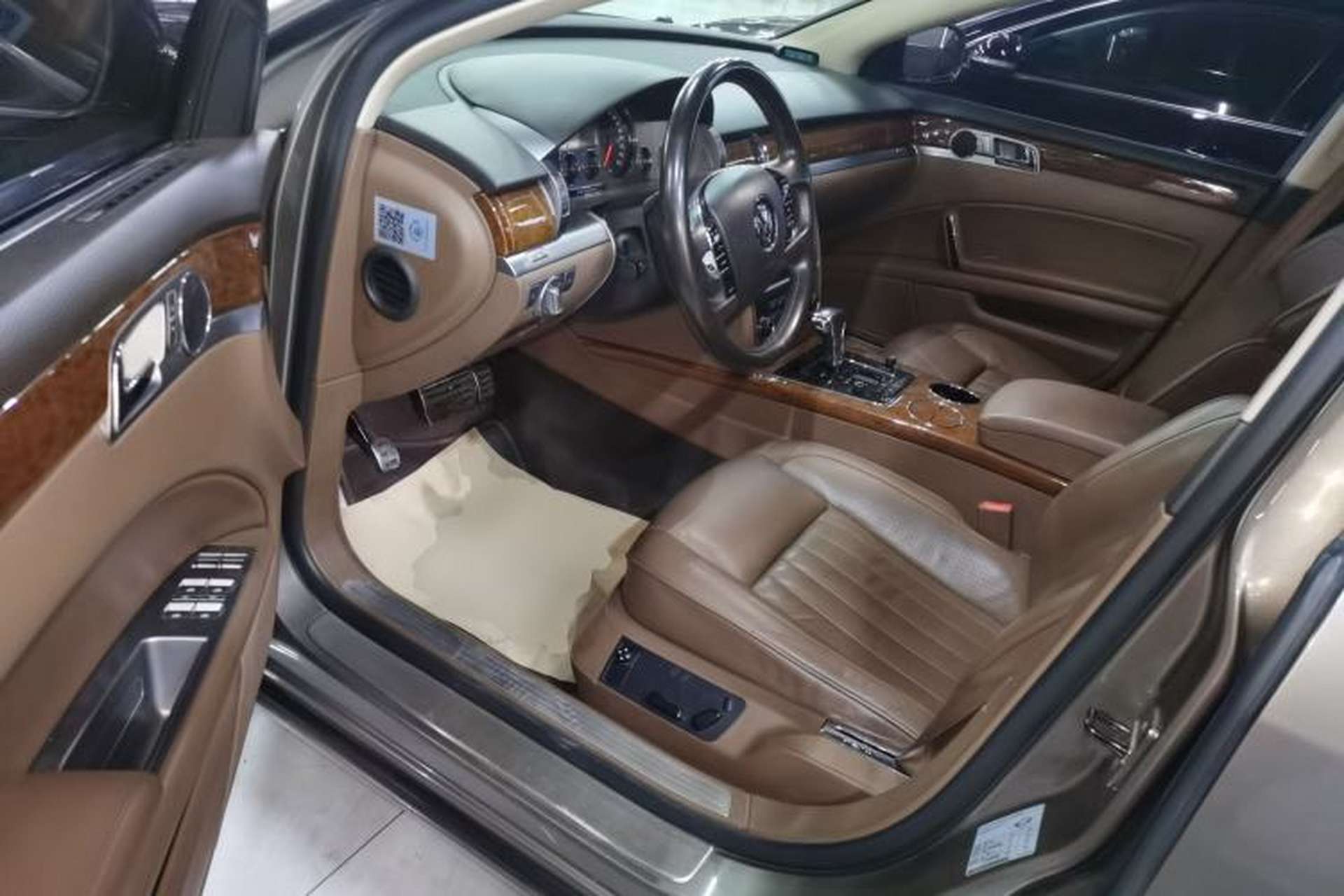 Used Volkswagen Phaeton 2014 3.0L Business Model Driver Seat