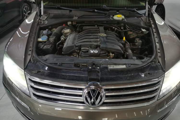 Used Volkswagen Phaeton 2014 3.0L Business Model Engine Bay