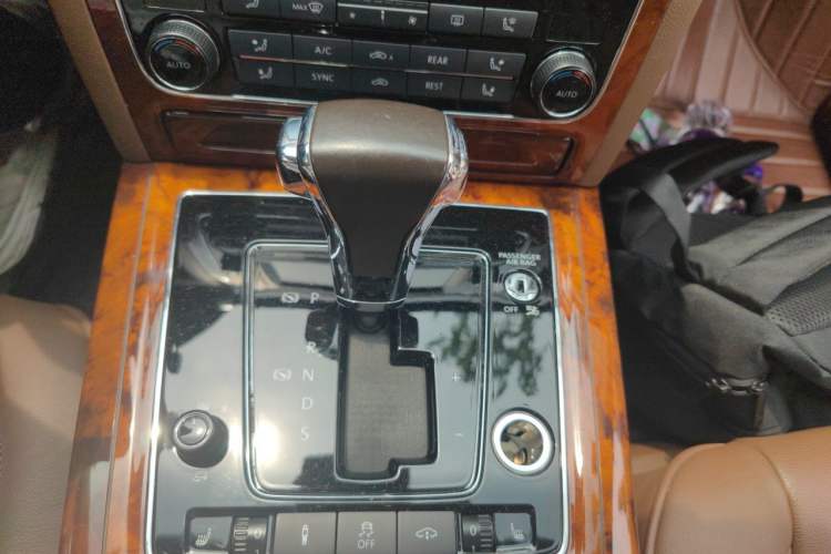 Used Volkswagen Phaeton 2014 3.0L Business Model Gear Lever
