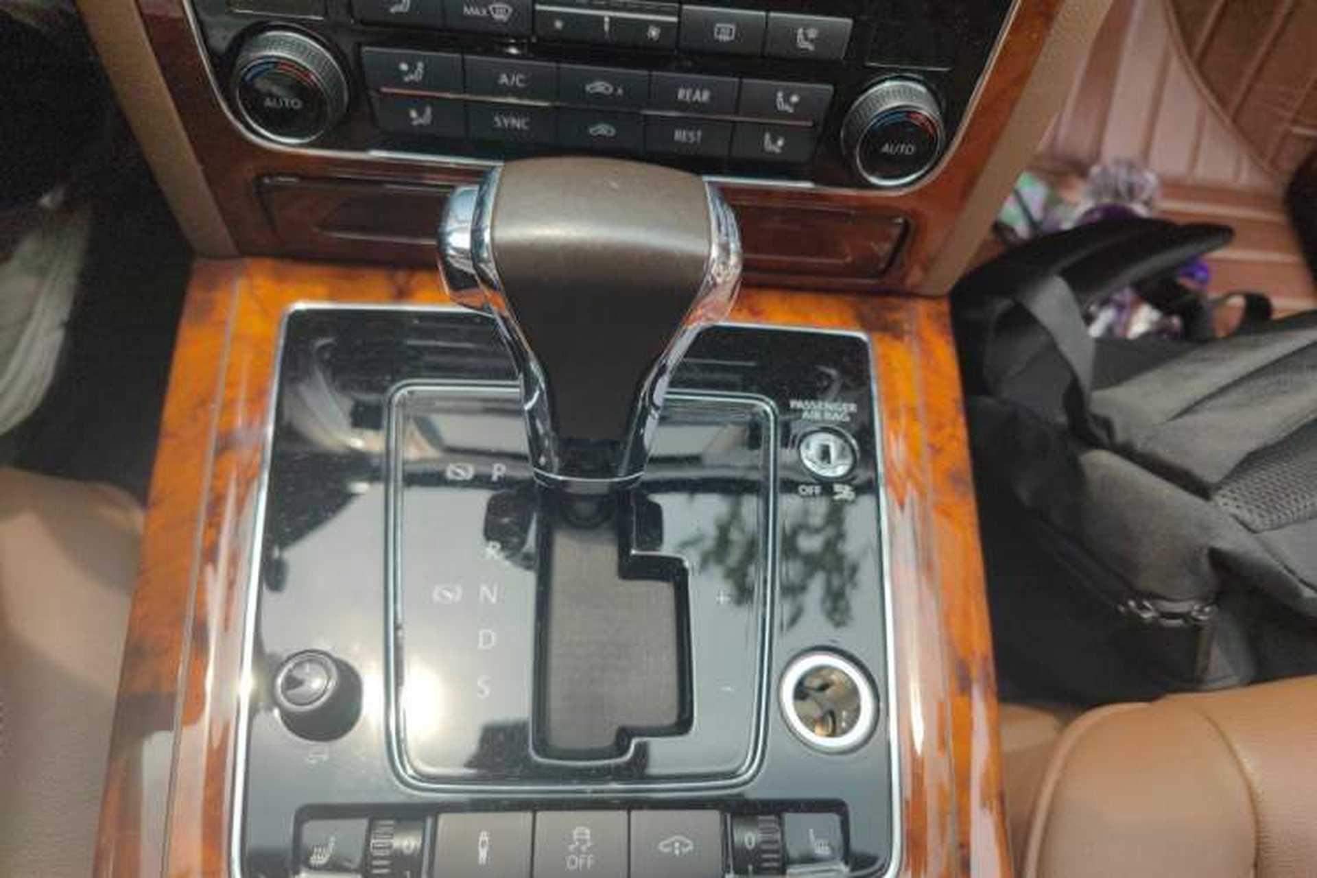 Used Volkswagen Phaeton 2014 3.0L Business Model Gear Lever