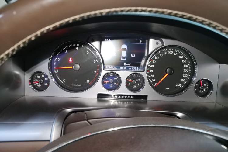 Used Volkswagen Phaeton 2014 3.0L Business Model Instrument Cluster