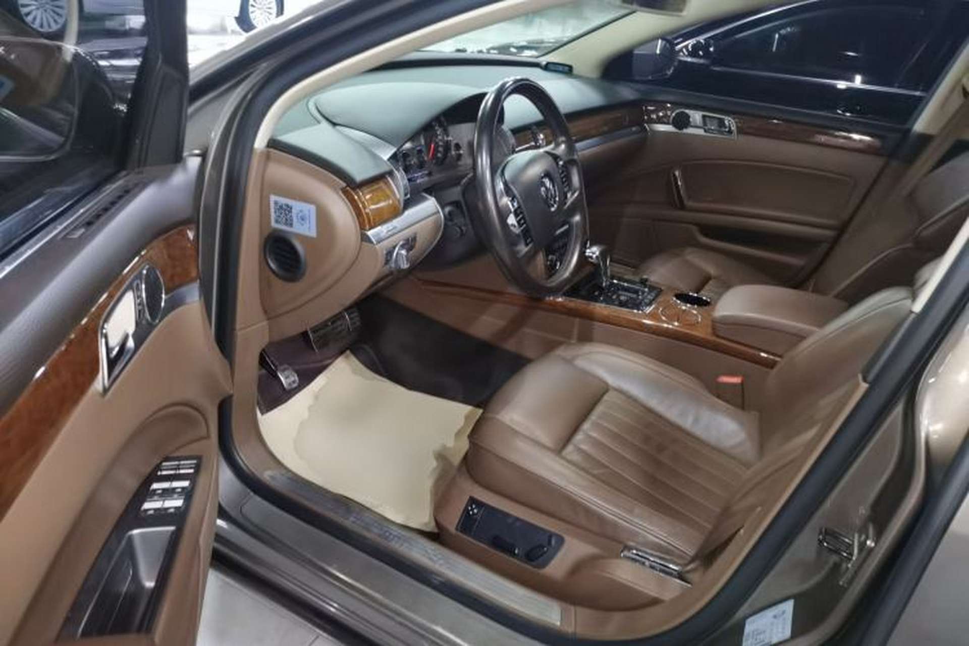 Used Volkswagen Phaeton 2014 3.0L Business Model Left Front Seat