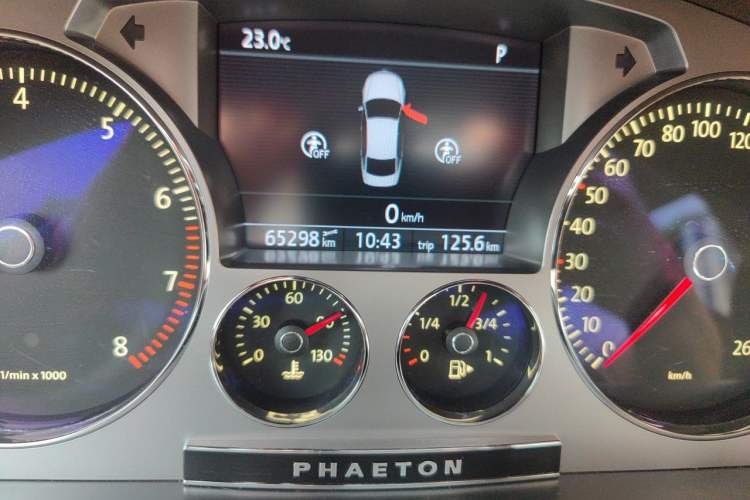 Used Volkswagen Phaeton 2014 3.0L Business Model Odometer Close Up