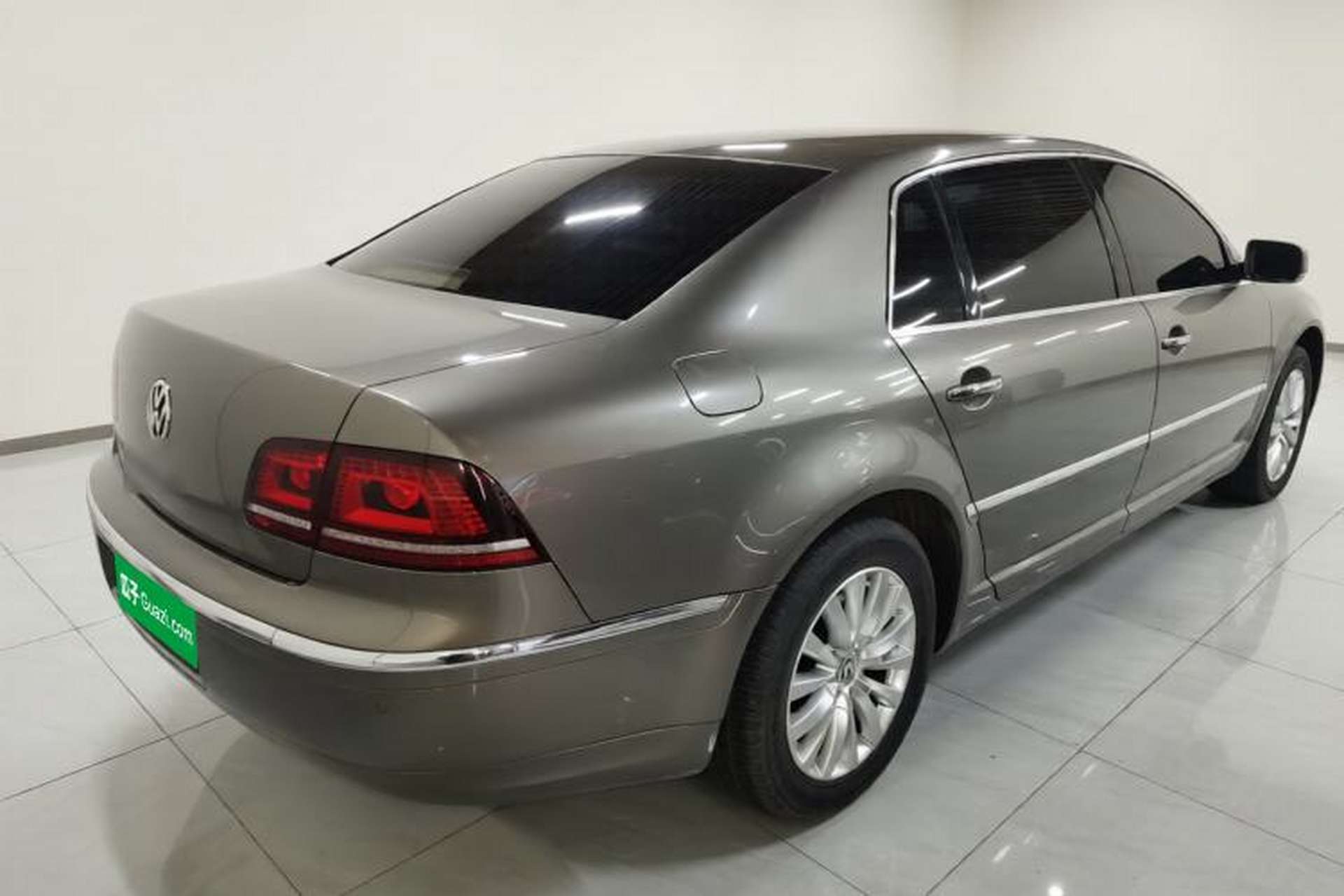 Used Volkswagen Phaeton 2014 3.0L Business Model Rear Right 45 Deg