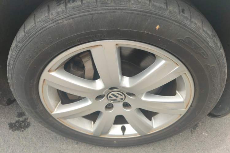 Used Volkswagen Phaeton 2014 3.0L Business Model Right Front Wheel Hub