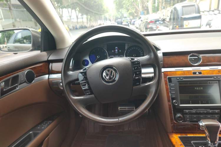 Used Volkswagen Phaeton 2014 3.0L Business Model Steering Wheel