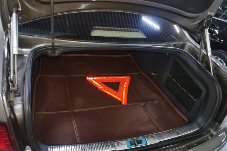 Used Volkswagen Phaeton 2014 3.0L Business Model Trunk