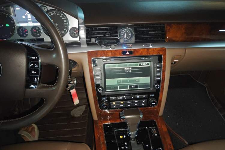 Used Volkswagen Phaeton 2014 3.0L Business Model Audio And AC Panel