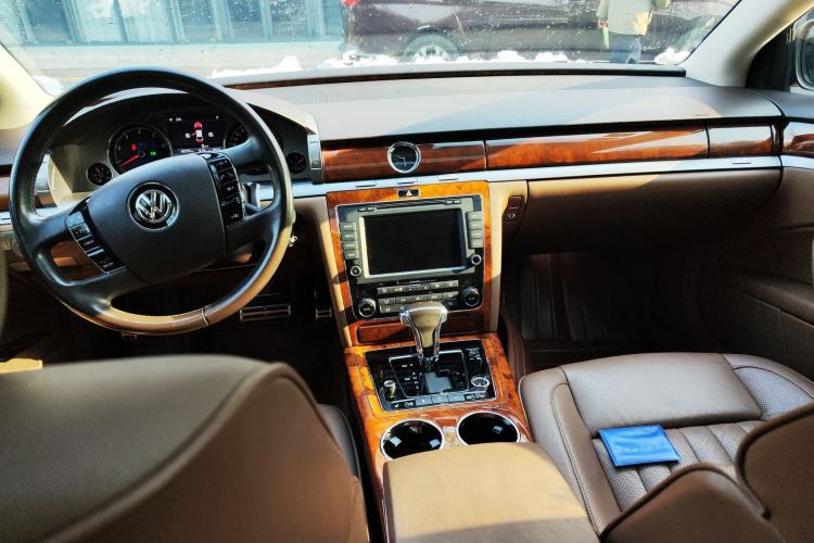 Used Volkswagen Phaeton 2014 3.0L Business Model Center Console