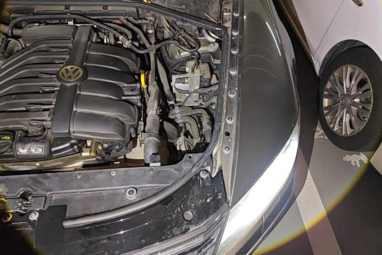 Used Volkswagen Phaeton 2014 3.0L Business Model Engine Bay Left