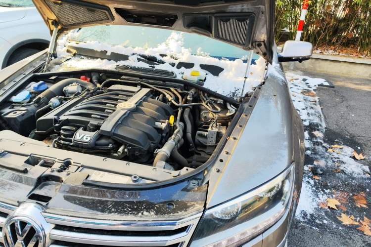 Used Volkswagen Phaeton 2014 3.0L Business Model Engine Bay Left