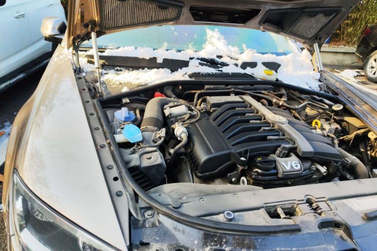 Used Volkswagen Phaeton 2014 3.0L Business Model Engine Bay Right