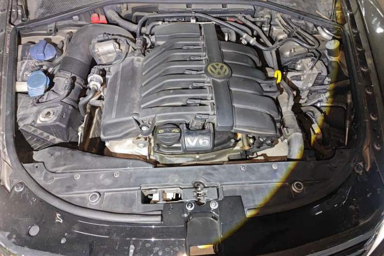 Used Volkswagen Phaeton 2014 3.0L Business Model Engine Bay