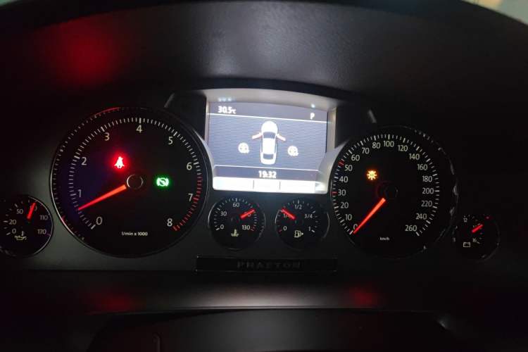 Used Volkswagen Phaeton 2014 3.0L Business Model Instrument Cluster
