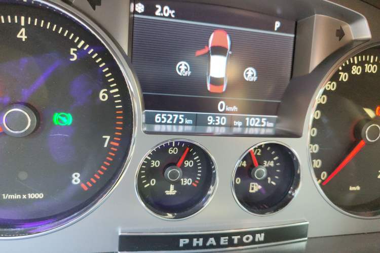 Used Volkswagen Phaeton 2014 3.0L Business Model Odometer Close Up