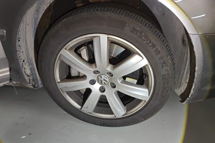 Used Volkswagen Phaeton 2014 3.0L Business Model Right Front Wheel Hub