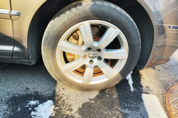 Used Volkswagen Phaeton 2014 3.0L Business Model Right Front Wheel Hub