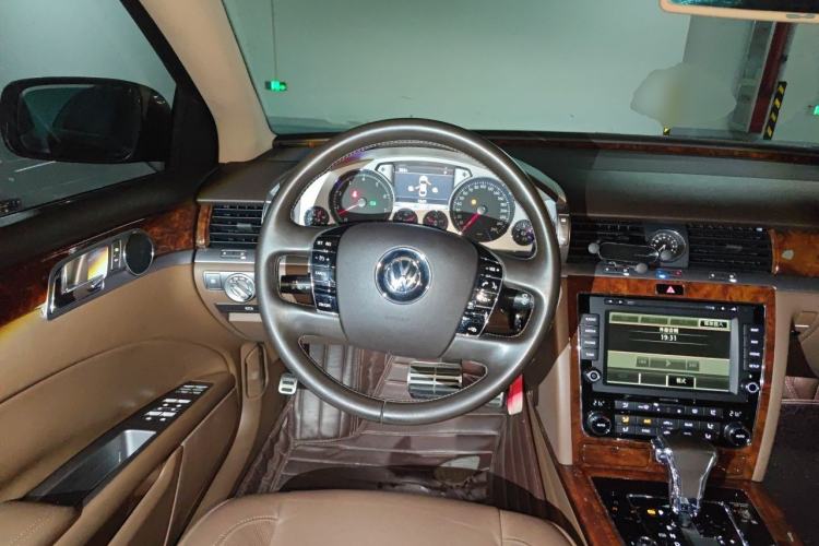 Used Volkswagen Phaeton 2014 3.0L Business Model Steering Wheel