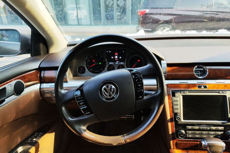 Used Volkswagen Phaeton 2014 3.0L Business Model Steering Wheel