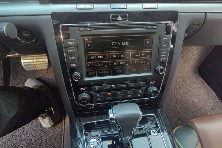 Used Volkswagen Phaeton 2015 3.0L Exclusive Edition Audio And AC Panel