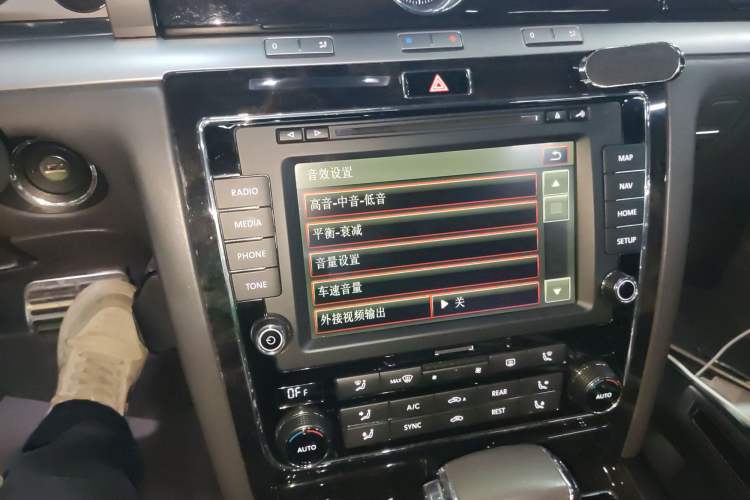 Used Volkswagen Phaeton 2015 3.0L Exclusive Edition Audio And AC Panel