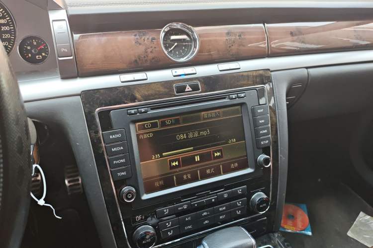 Used Volkswagen Phaeton 2015 3.0L Exclusive Edition Audio And AC Panel