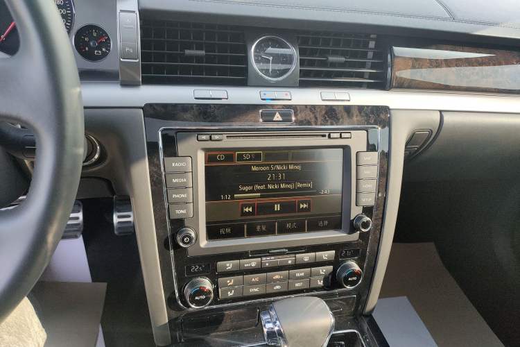 Used Volkswagen Phaeton 2015 3.0L Exclusive Edition Audio And AC Panel